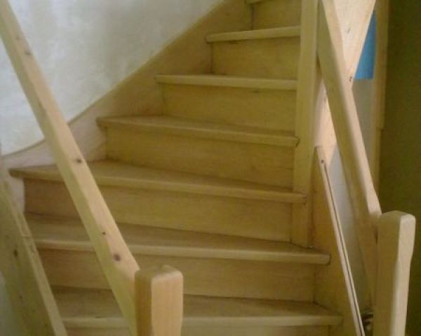restauration ponçage d'un escalier et parquet a lille